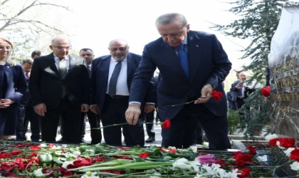 Erdoğan'dan Türkeş'in mezarına ziyaret