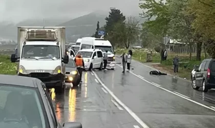 Gaziantep'te kamyonetle otomobil çarpıştı: 2 ölü, 5 yaralı