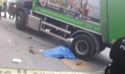 Feci ölüm: Çöp kamyonu yaşlı kadını ezdi!