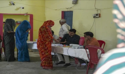 Hindistan'da genel seçimlerin 5. aşamasında oy verme işlemi başladı