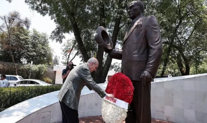 Kurtulmuş, Meksika'daki Atatürk Anıtı'nı ziyaret etti