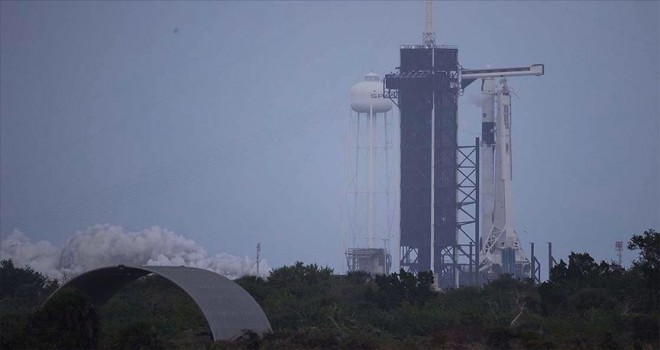 NASA 4 astronotu taşıyan SpaceX'e ait uzay aracını fırlattı