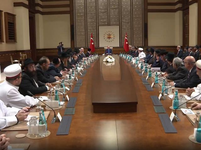 Cumhurbaşkanı Erdoğan, Türk Yahudi Toplumu ve İslam Ülkeleri Hahamlar İttifakı Üyelerini kabul etti
