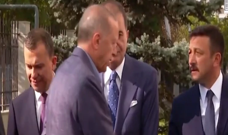 Cumhurbaşkanı Erdoğan, çalışmalarına devam etmek üzere partisinin genel merkezine geldi