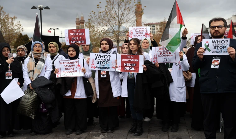 Doktorlar "sessiz yürüyüş" ile İsrail'i protesto etti