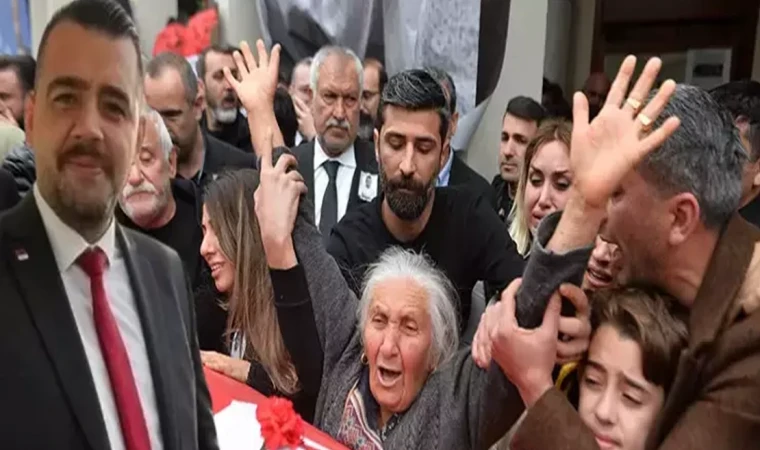 Adana Büyükşehir Belediyesi Özel Kalem Müdür Vekili Güdük için belediye önünde tören düzenlendi