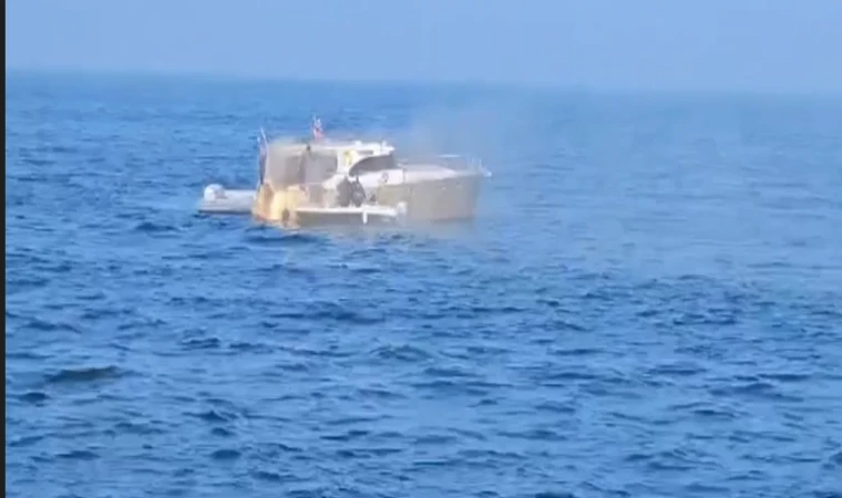 Marmara Denizi açıklarında motorunda yangın çıkan teknedeki 2 kişi kurtarıldı