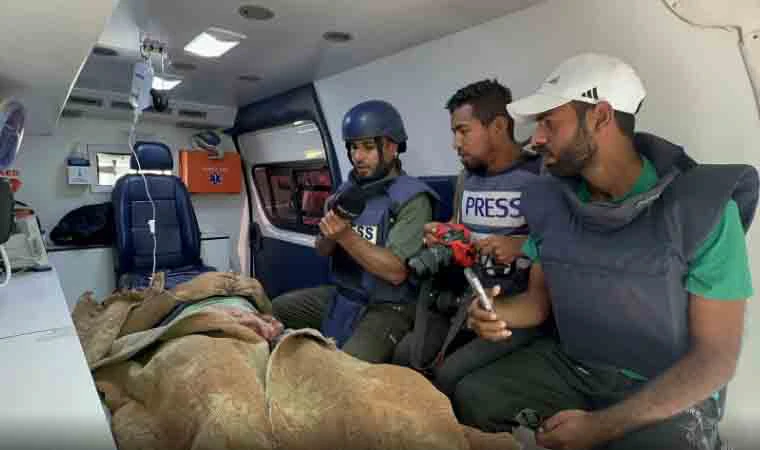 İsrail'in Gazze'ye düzenlediği saldırıda TRT Arapça ekibinin de aralarında olduğu bir grup gazeteci 