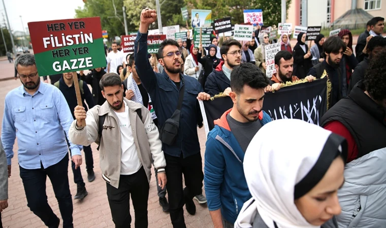 Konya'da öğrenciler ABD'deki Filistin eylemlerine destek verdi