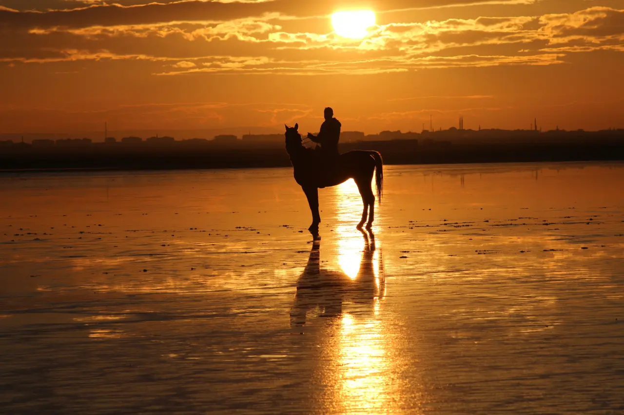 Tuz Gölü'nde gün batımı kızıl tonlarıyla görsel şölen oluşturdu 6
