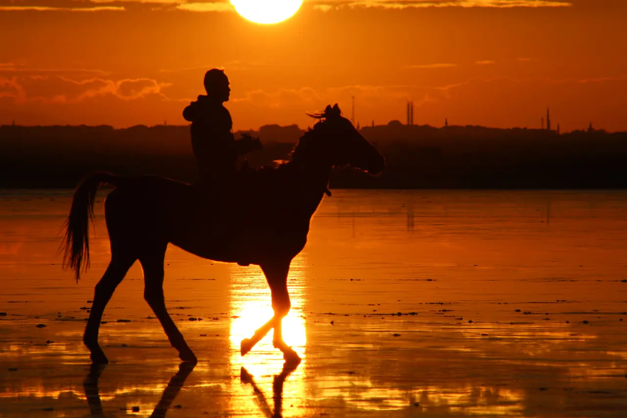 Tuz Gölü'nde gün batımı kızıl tonlarıyla görsel şölen oluşturdu 7