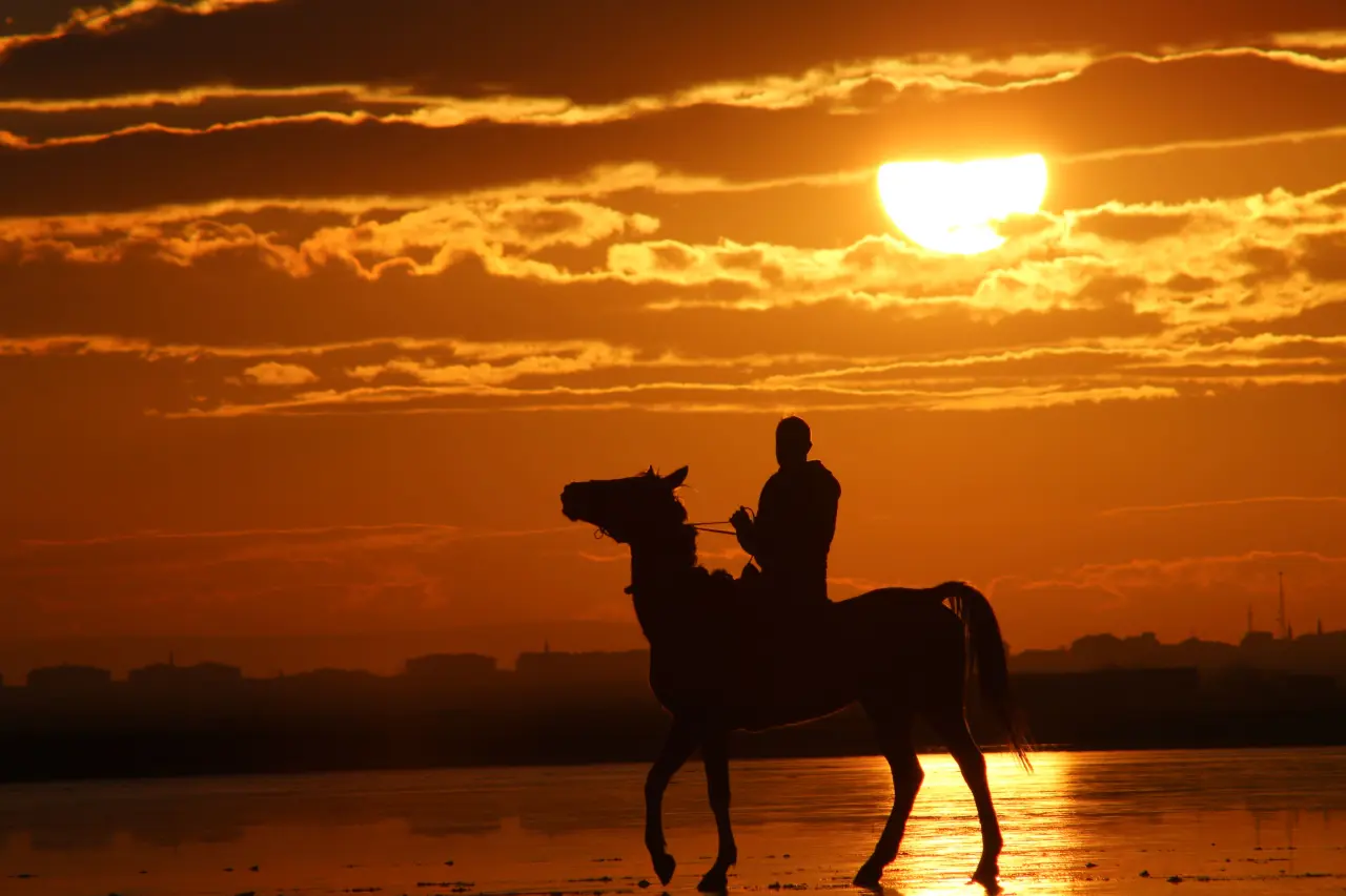 Tuz Gölü'nde gün batımı kızıl tonlarıyla görsel şölen oluşturdu 4