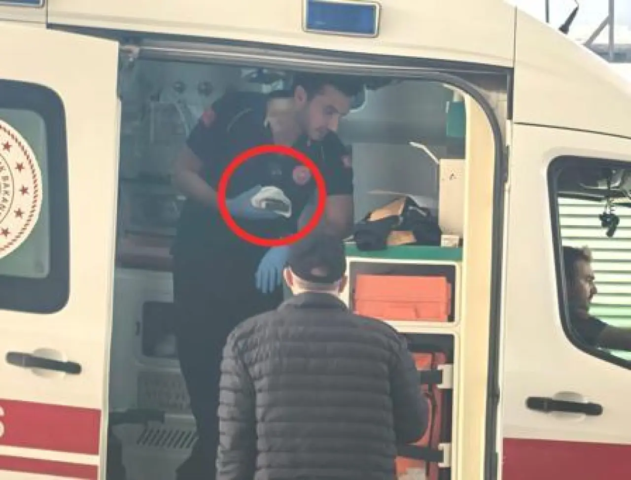 Elini makineye kaptıran atölye sahibinin 2 parmağı koptu