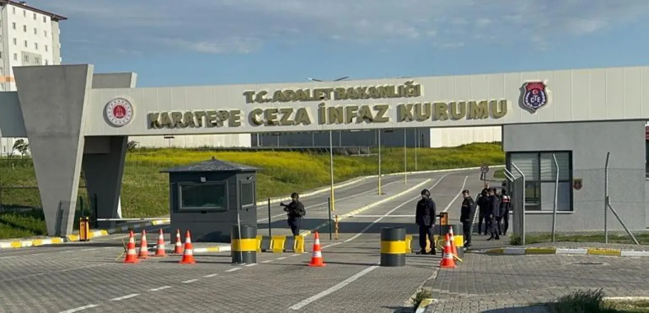 İnfaz koruma memurlarına bıçakla saldırdı: 3 yaralı