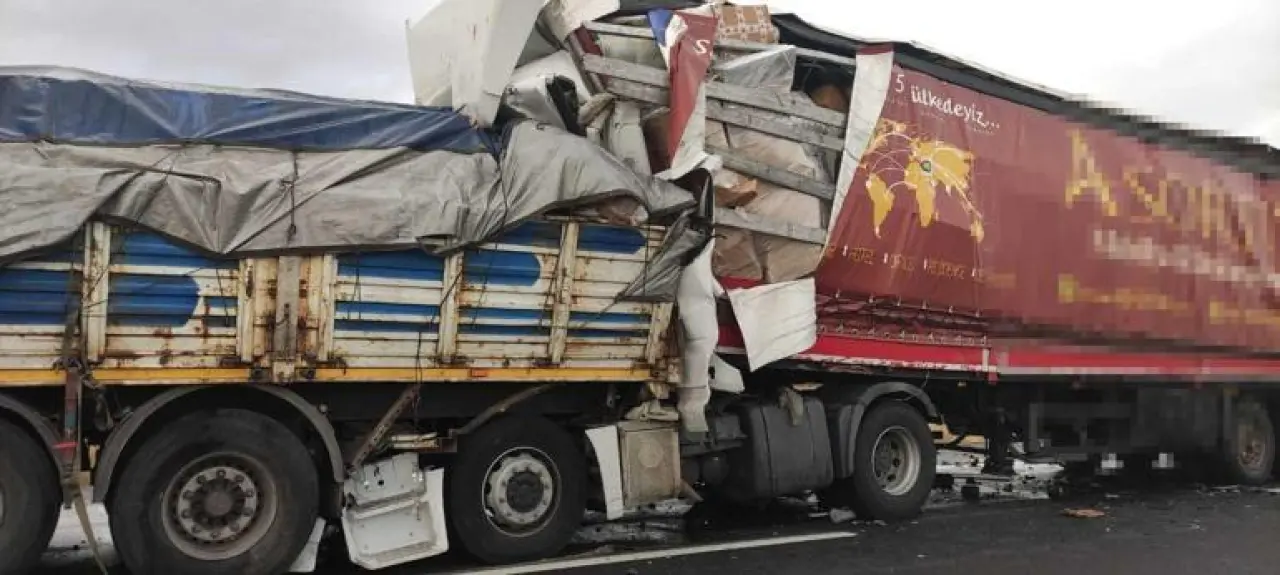 Konyada 3 aracın karıştığı kaza; 1 ölü, 3 yaralı