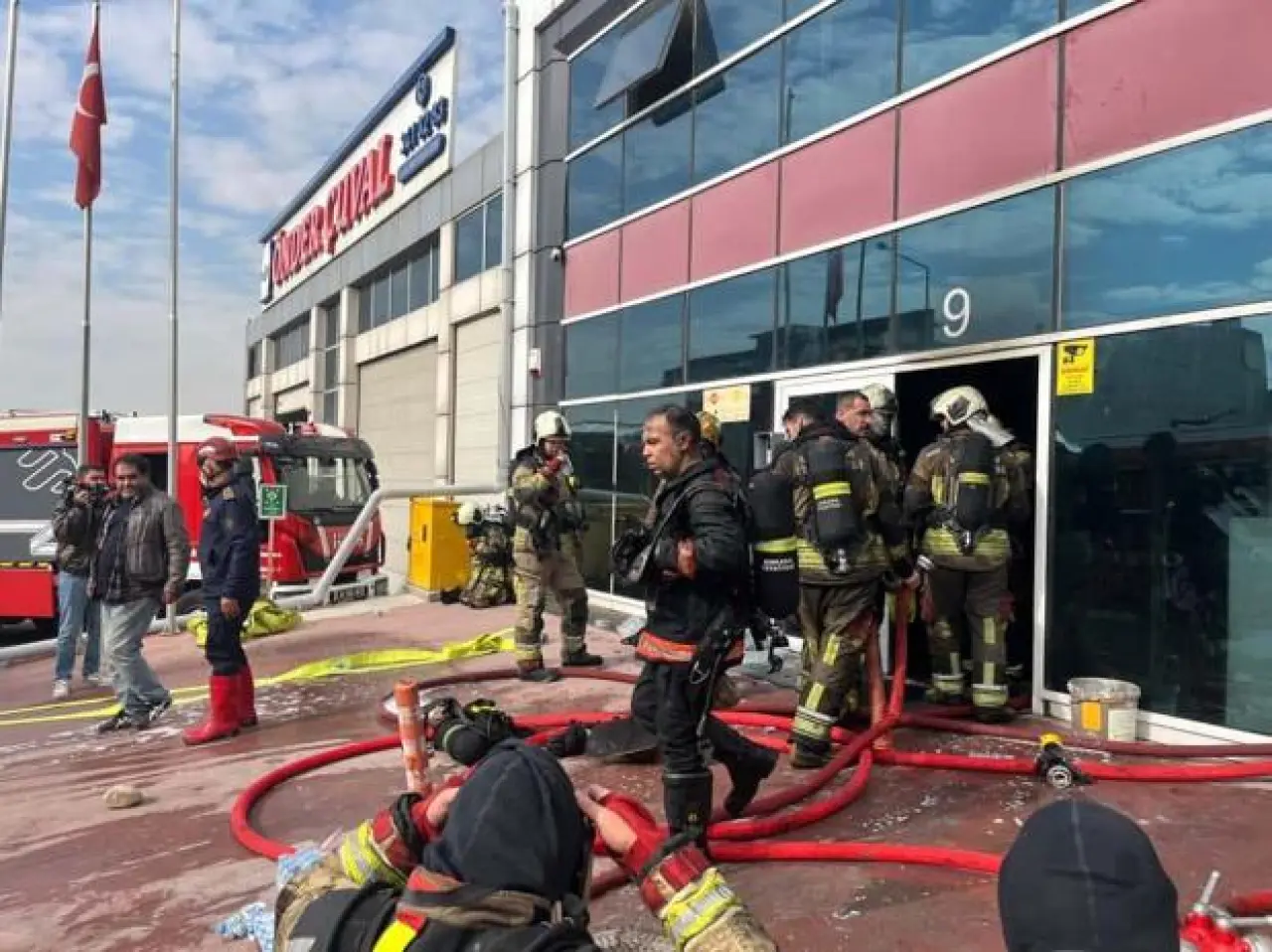 Ankarada maket imalathanesinde yangın