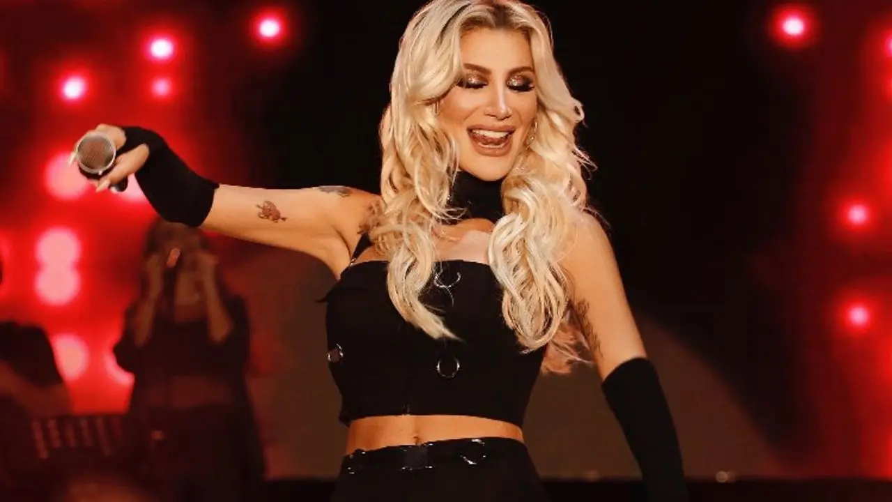 İrem Derici'den 'Yaz Günü'ne görsel şölen - "Kendine Demokrat" Olmayan  Haberler