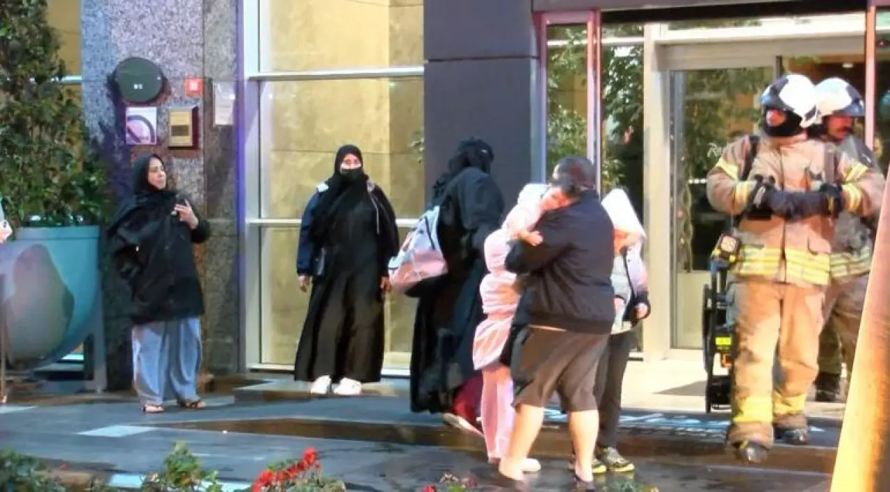 Sultangazide 27 katlı otelde yangın: 4 kişi hastaneye kaldırıldı