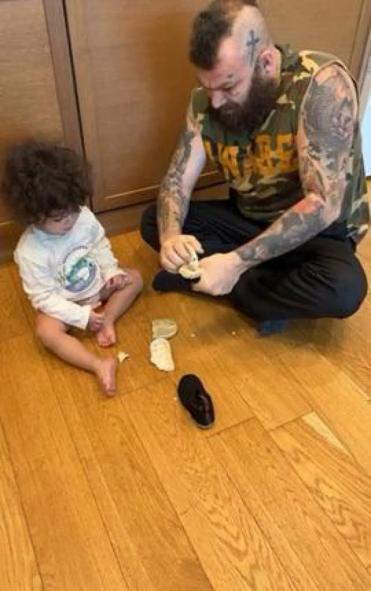 Beyoğlu’nda restoran çalışanını darbeden oyuncu Bahadır Ünlü tutuklandı; Üstüme yürüdü kendimi beyzbol sopasıyla savundum