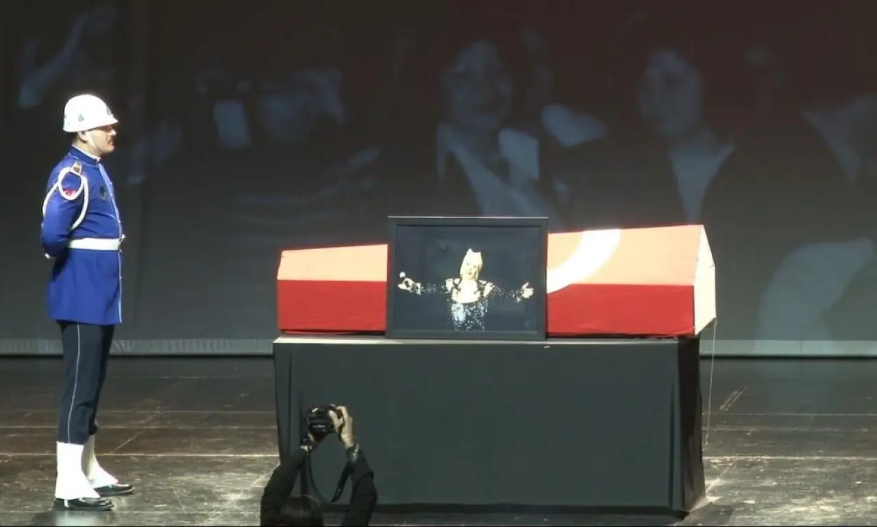 Usta sanatçı Muazzez Abacı için AKM'de tören - Ülke TV Haber