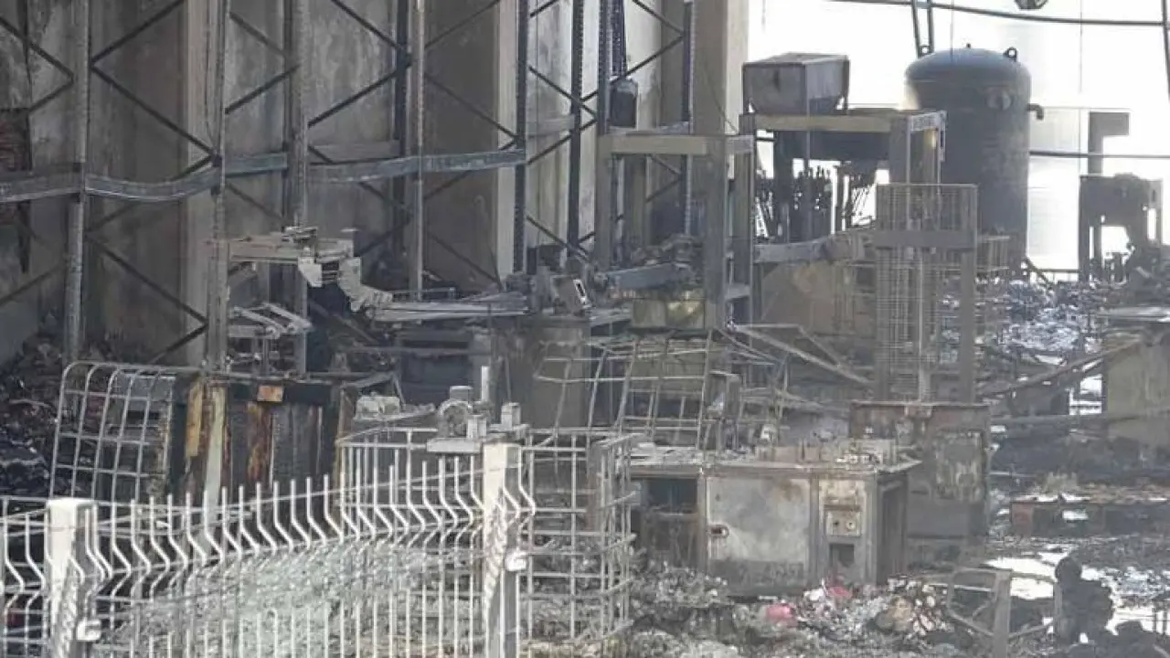 Kozmetik fabrikasındaki yangında ölen 6 kişi toprağa verildi