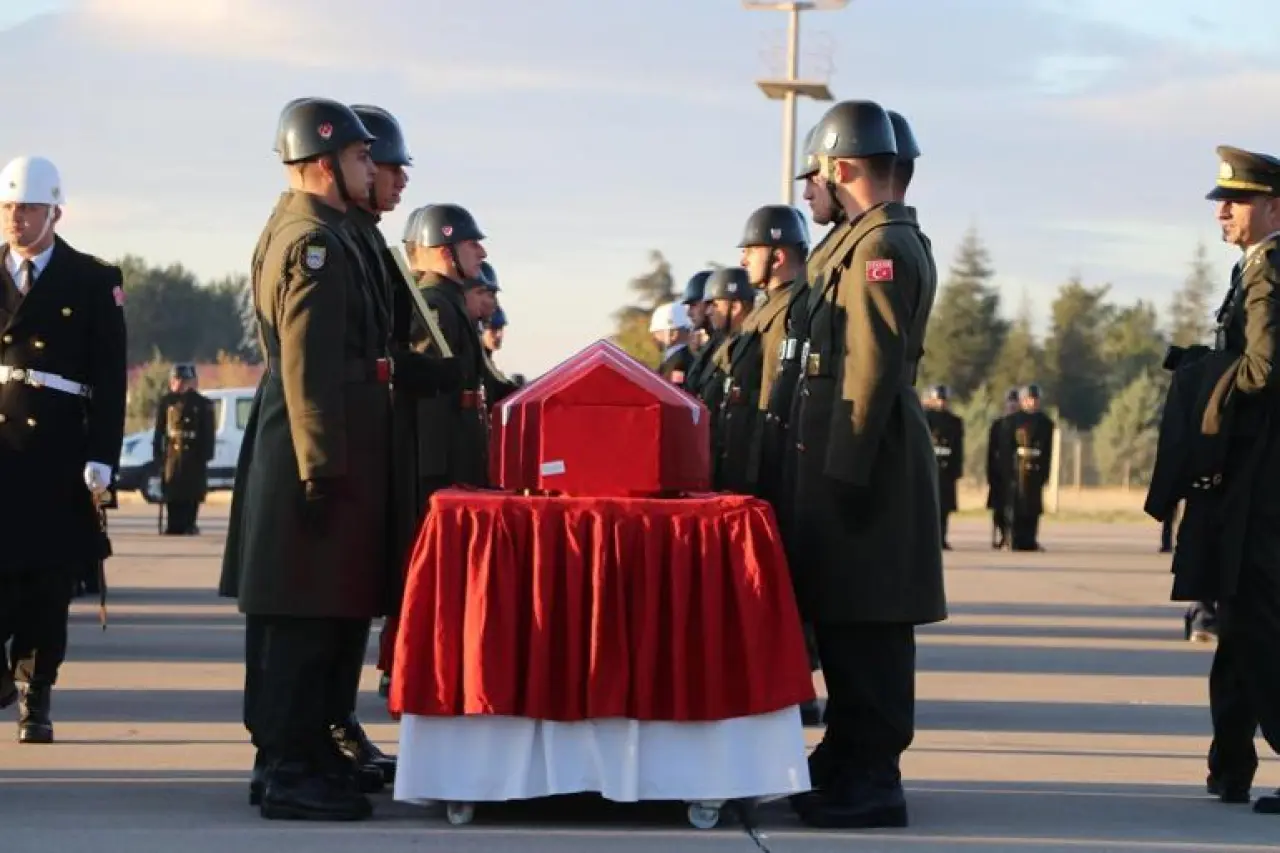 Şehitler memleketlerine uğurlandı