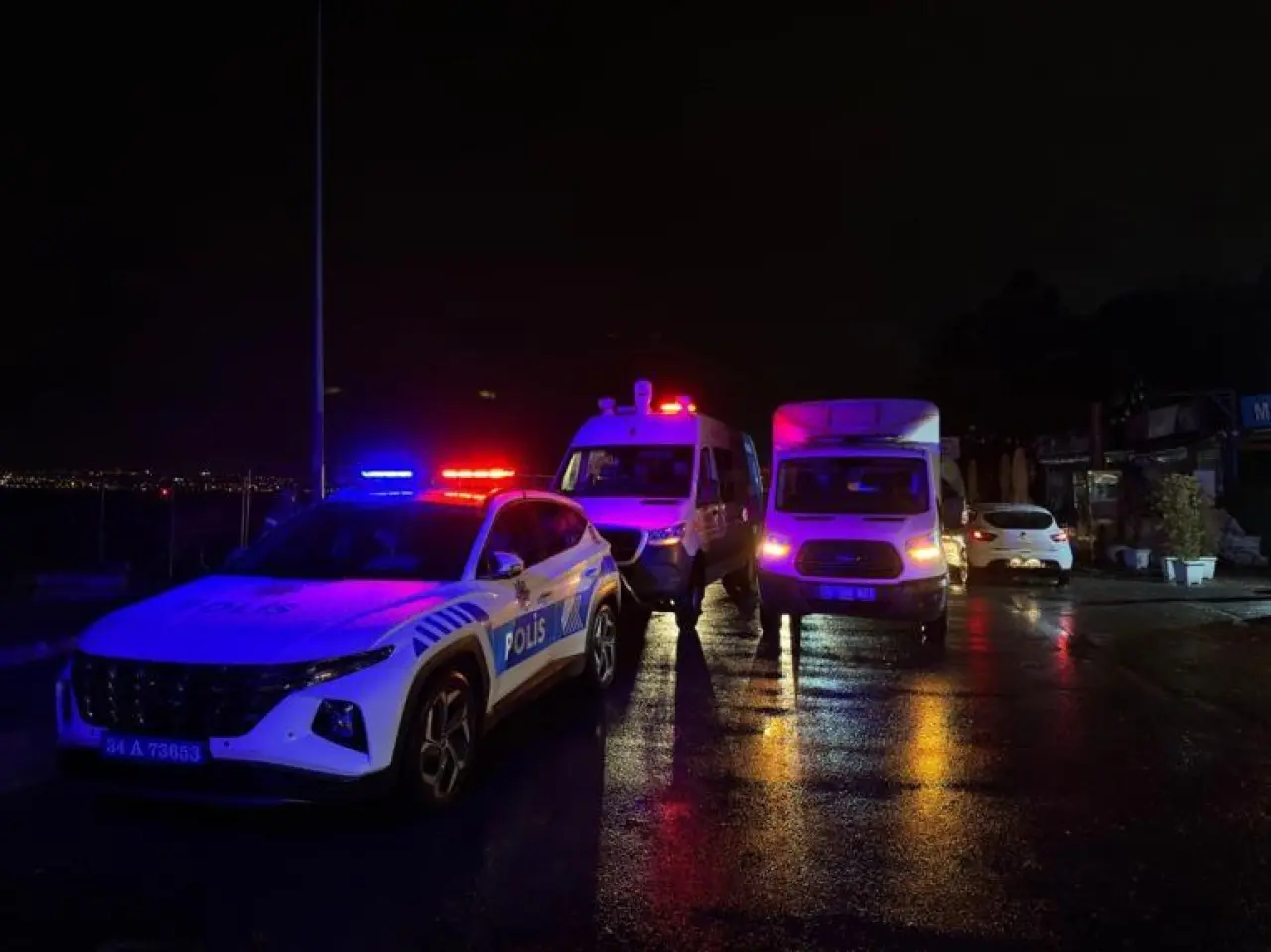 Beylikdüzünde balık tutmak için denize açılan kişinin botu alabora oldu: 1 ölü