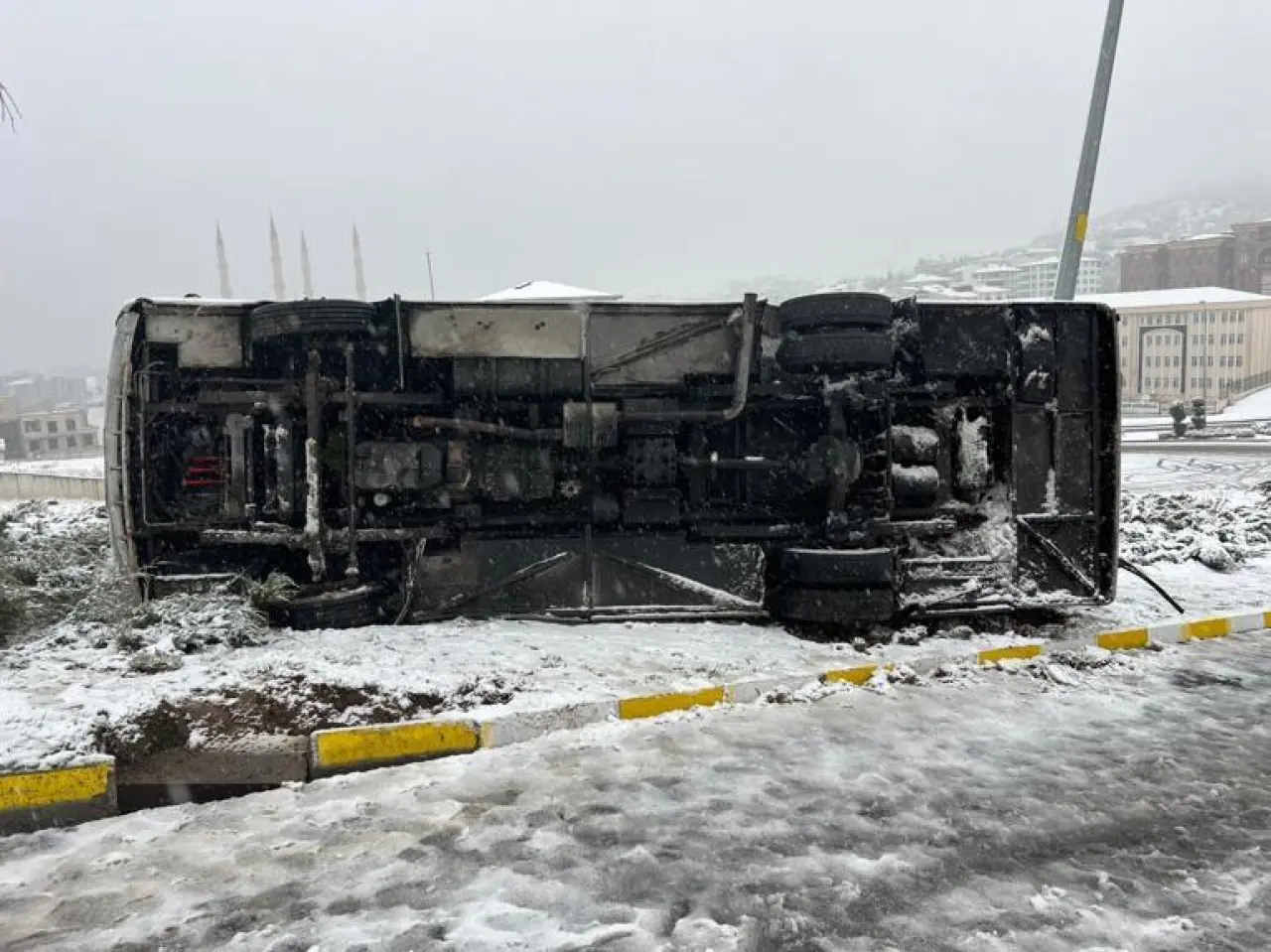 Nevşehirde işçi servis midibüsü devrildi: 14 yaralı