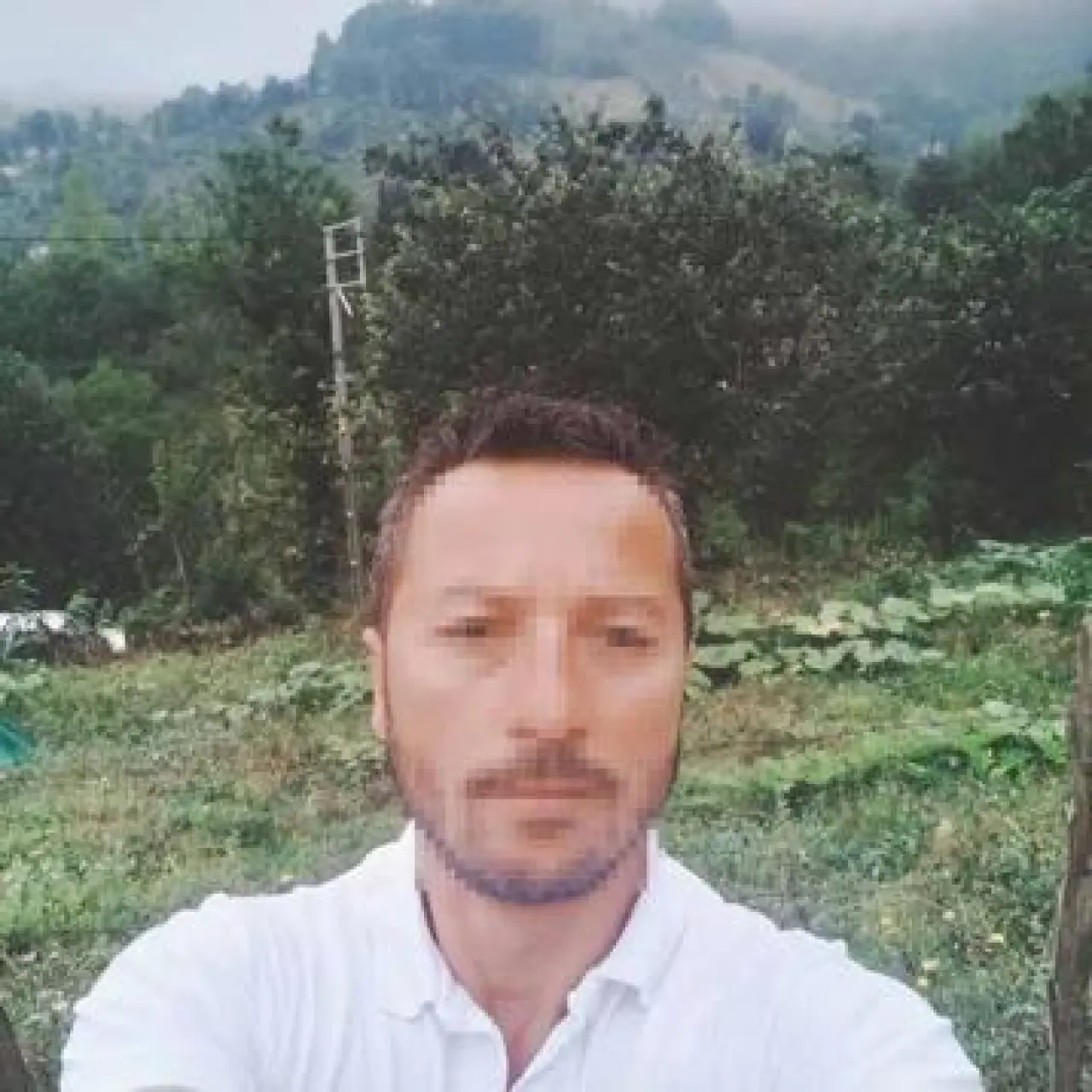 Tartıştığı arkadaşını evinin önünde vurdu