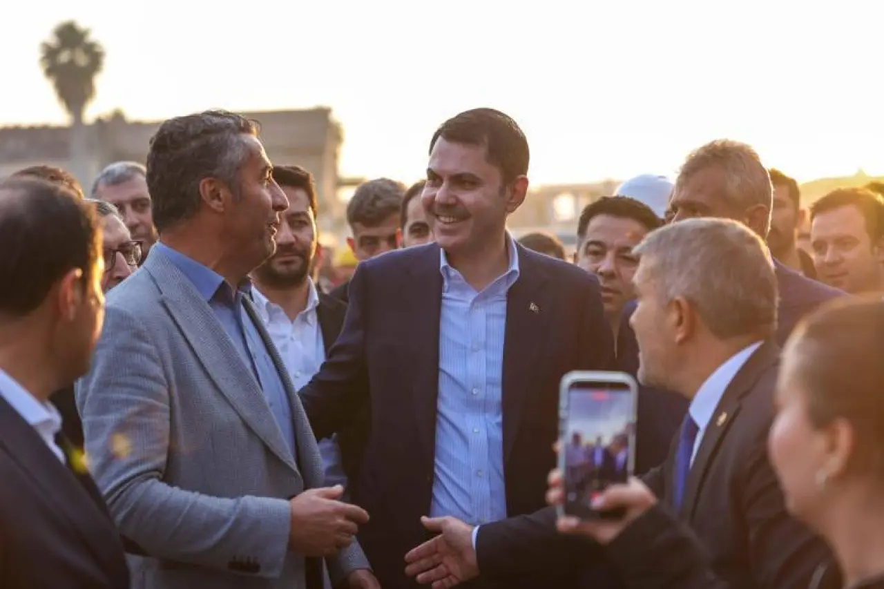 Bakan Kurum, Hatayda afet konutlarını inceledi