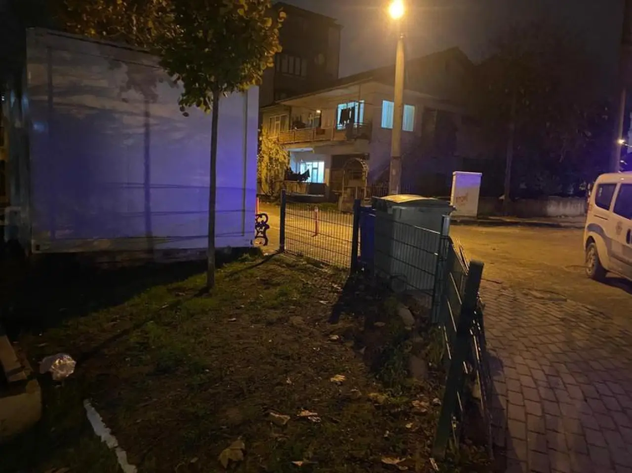 Lise öğrencileri arasında parkta bıçaklı kavga: 1 yaralı