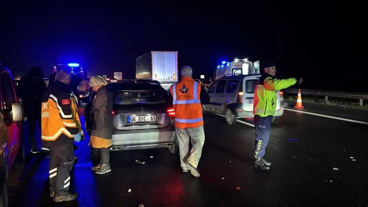 Otoyolda zincirleme kaza: 7 yaralı