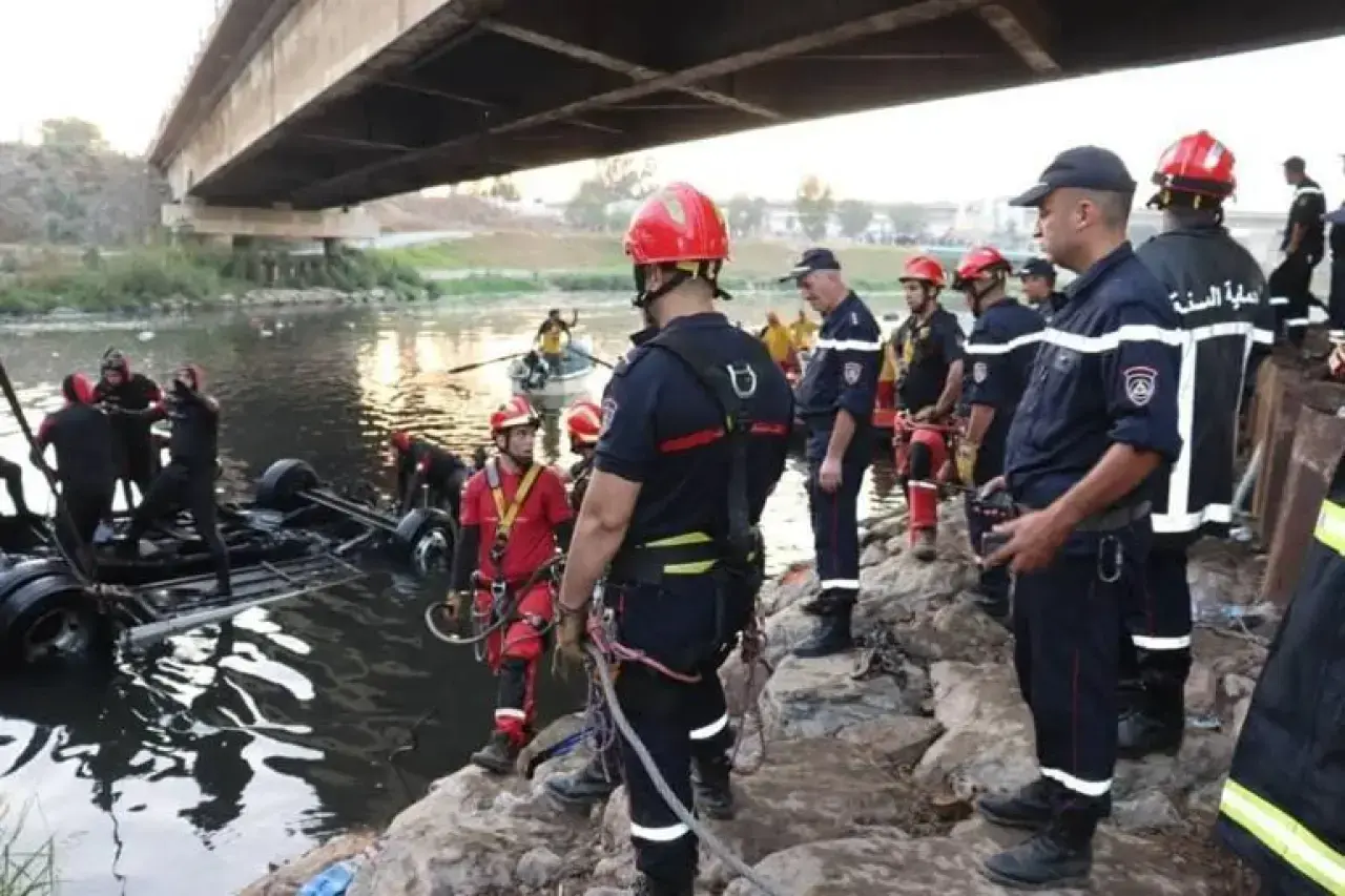 Cezayir’de yolcu otobüsü nehre düştü: 18 kişi hayatını kaybetti
