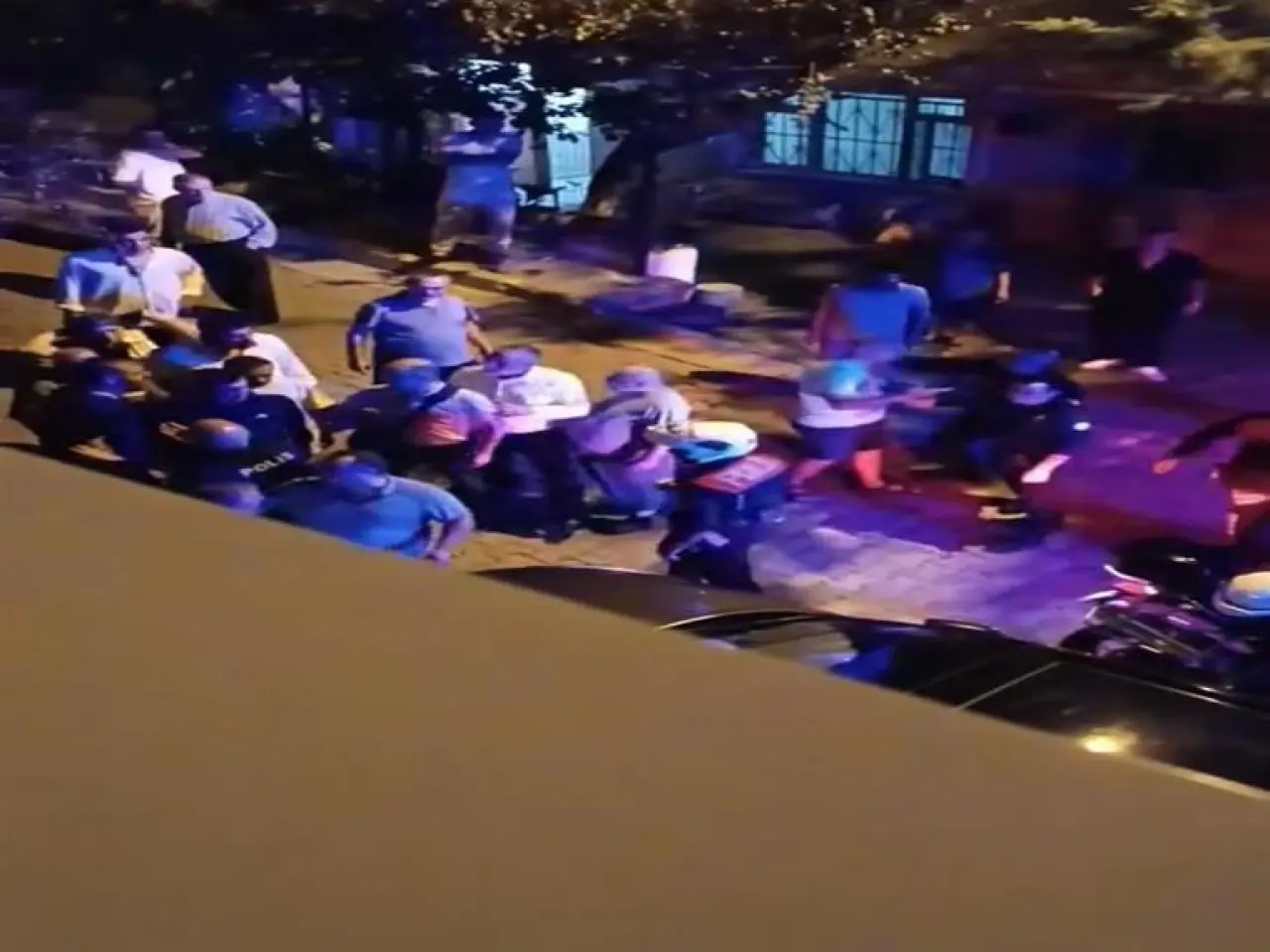 Kağıthane’de havai fişekli kutlamaya Babanızın yeri mi diye tepki gösteren çifti darbettiler