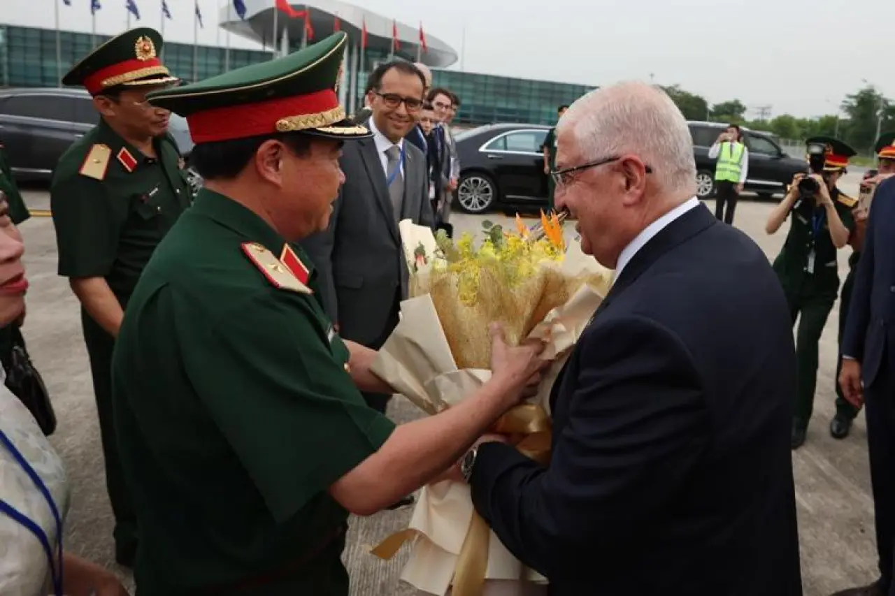 Bakan Güler, Vietnam’da