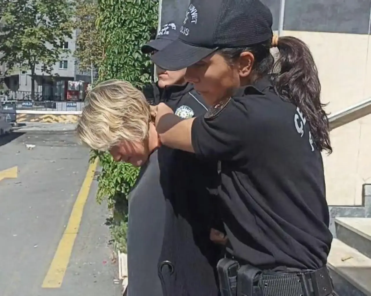 Başakşehirde iş yerinde çalışanlarını işkence yaparak öldüren şüpheliler adliyeye sevk edildi