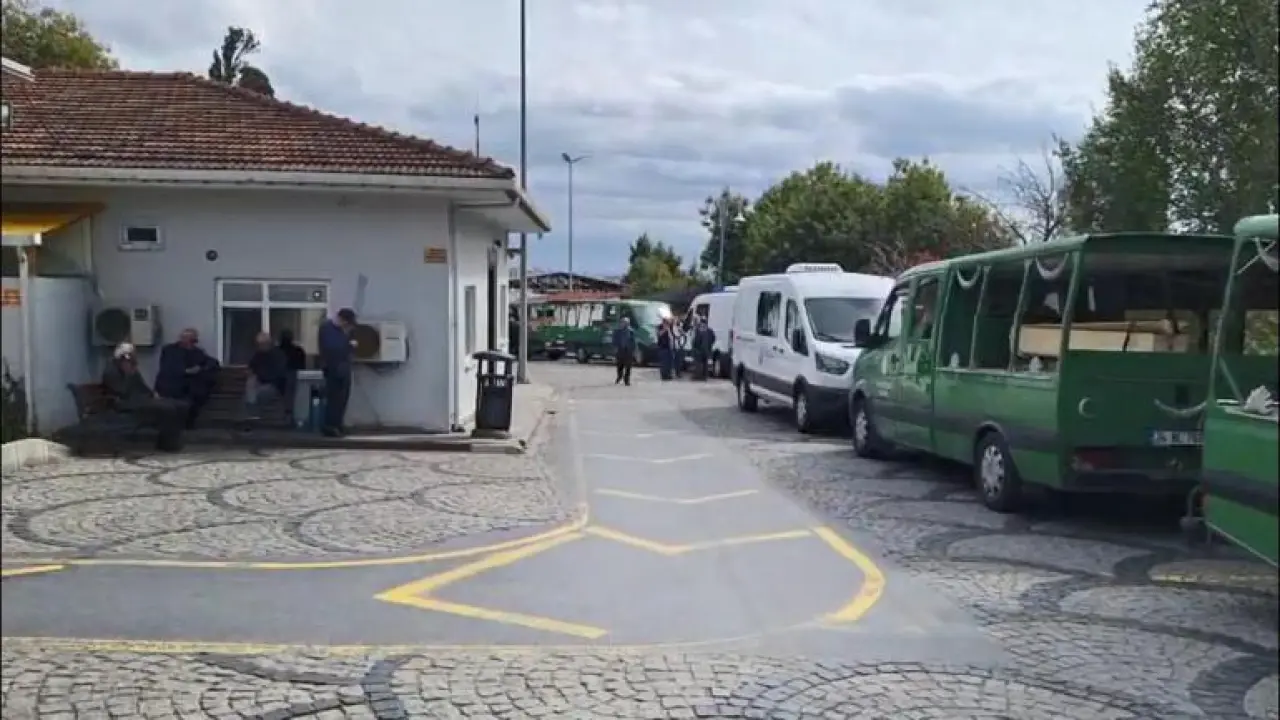 Yavuz Bülent Bakilerin cenazesi Karacaahmet Gasilhanesine getirildi