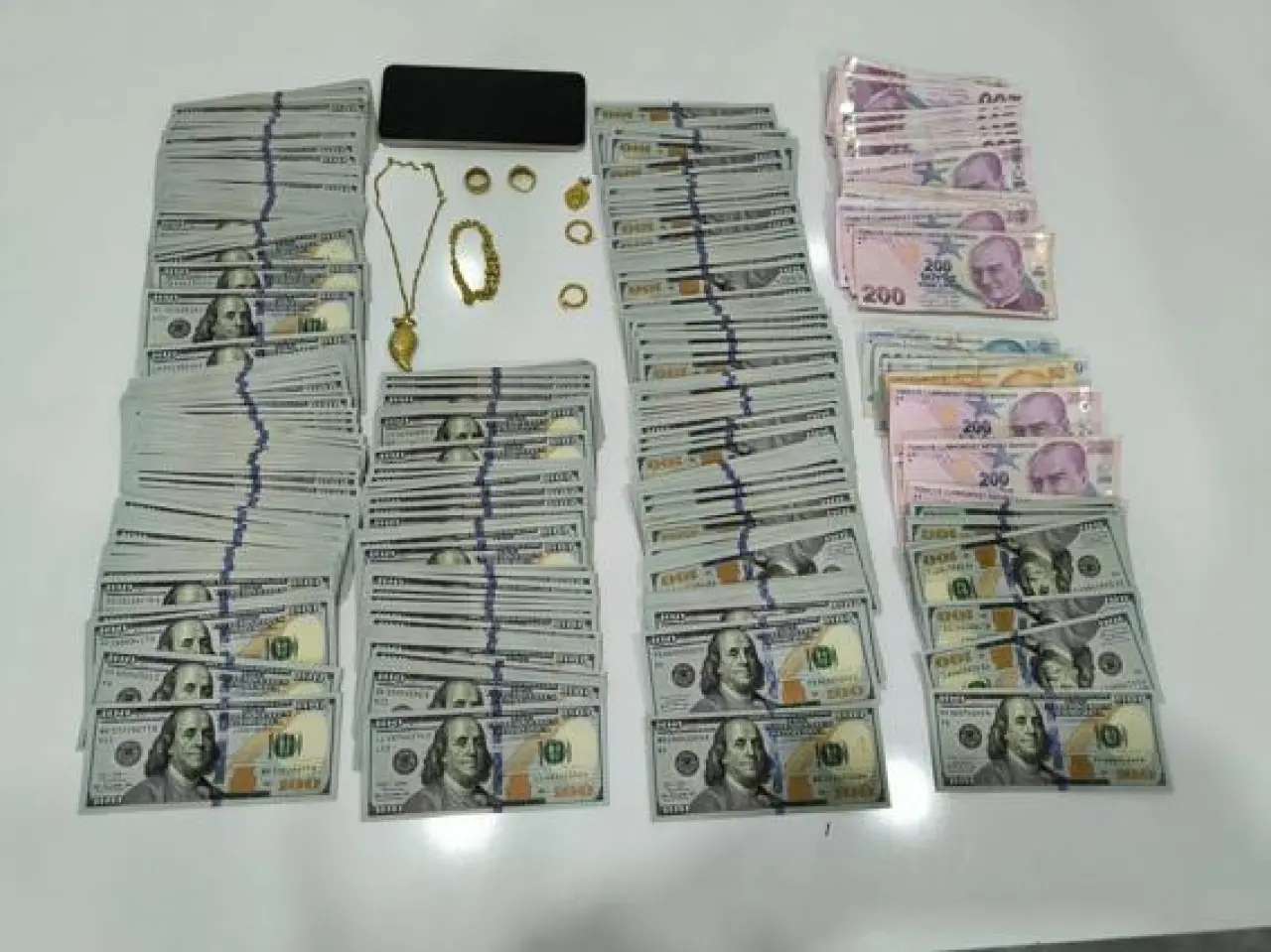 Mersin’de dolandırıcılık operasyonu: 4 gözaltı