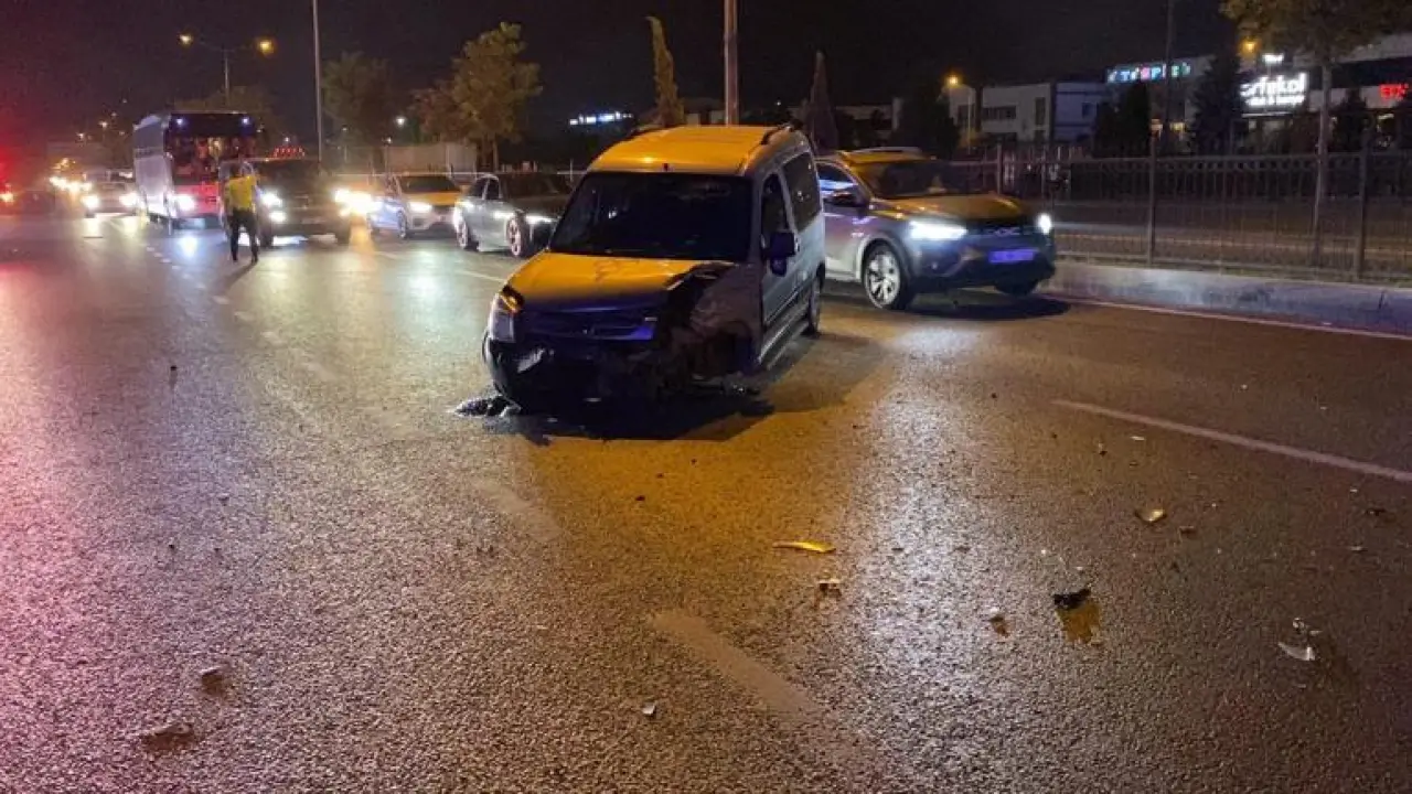 Bursada hafif ticari araçla otomobil çarpıştı: 1 yaralı