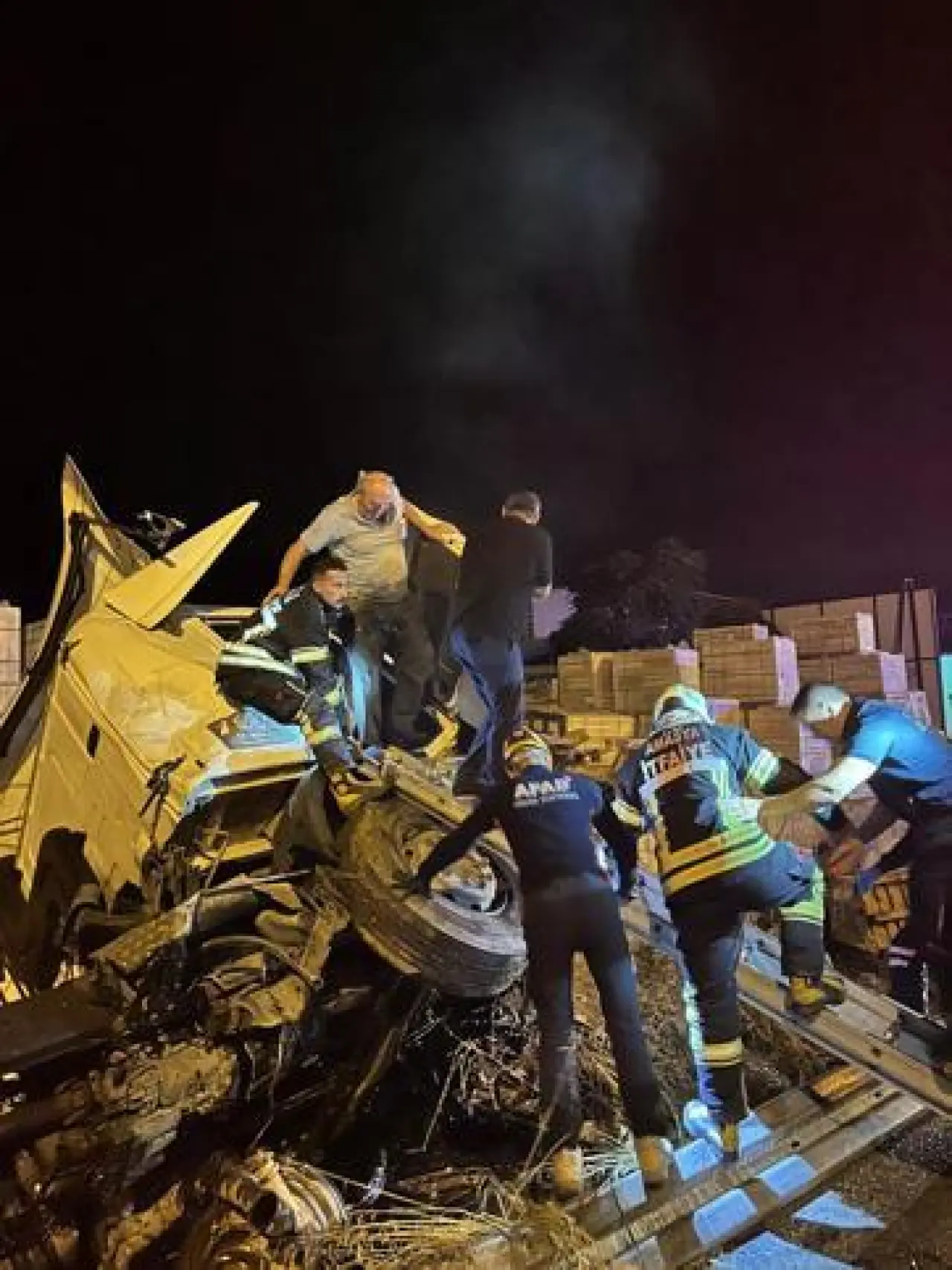 Devrilen tankerin şoförü yaralandı
