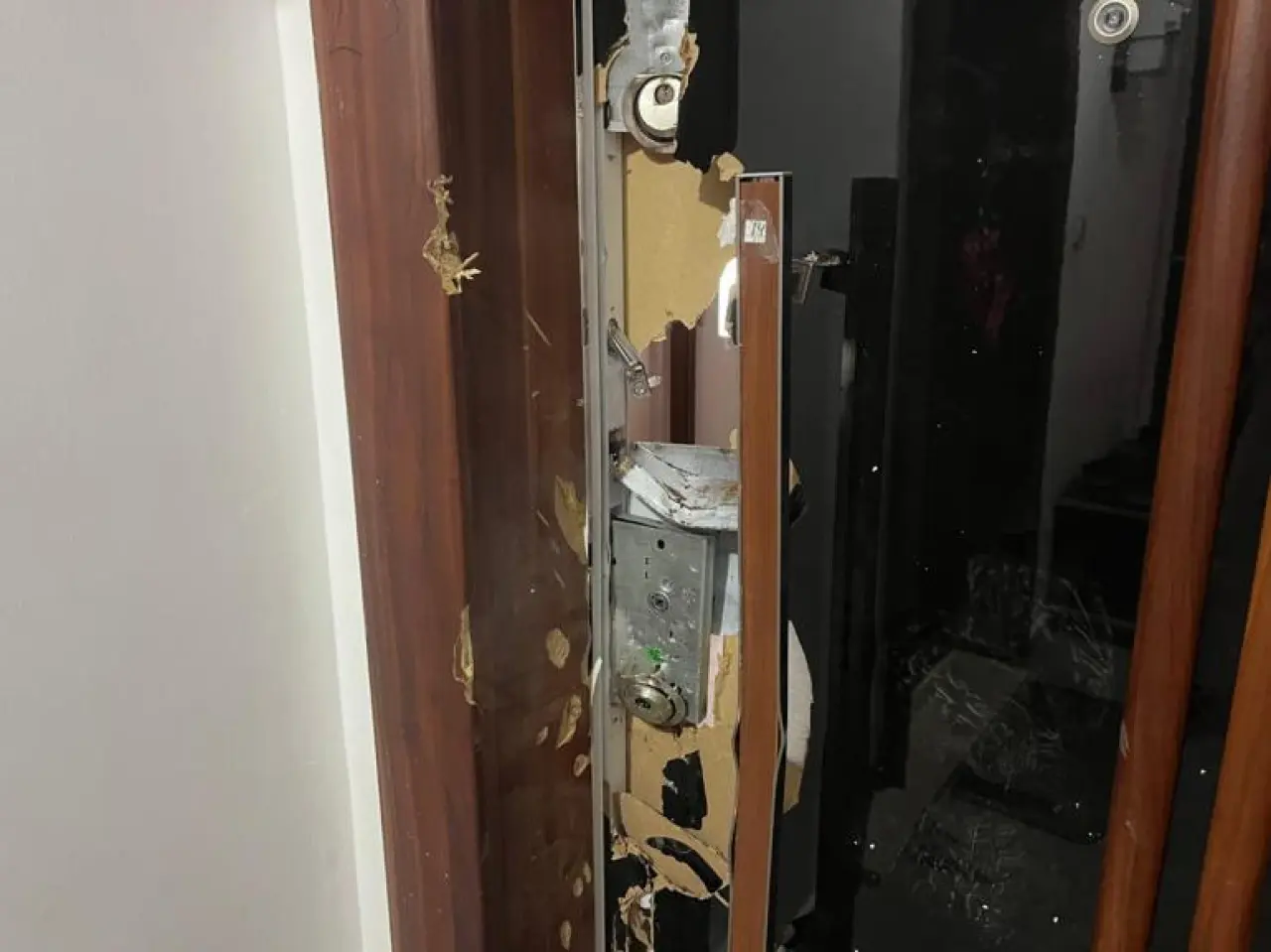 2 oğlunu bıçakla yaralayıp, intihara kalkıştı