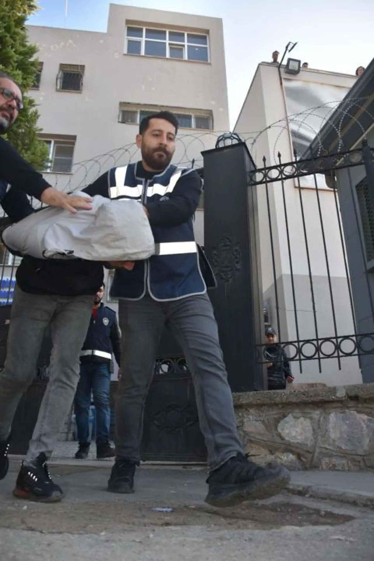 Çocuklarının boğazına bıçak dayayan baba, ağır cezada yargılanacak