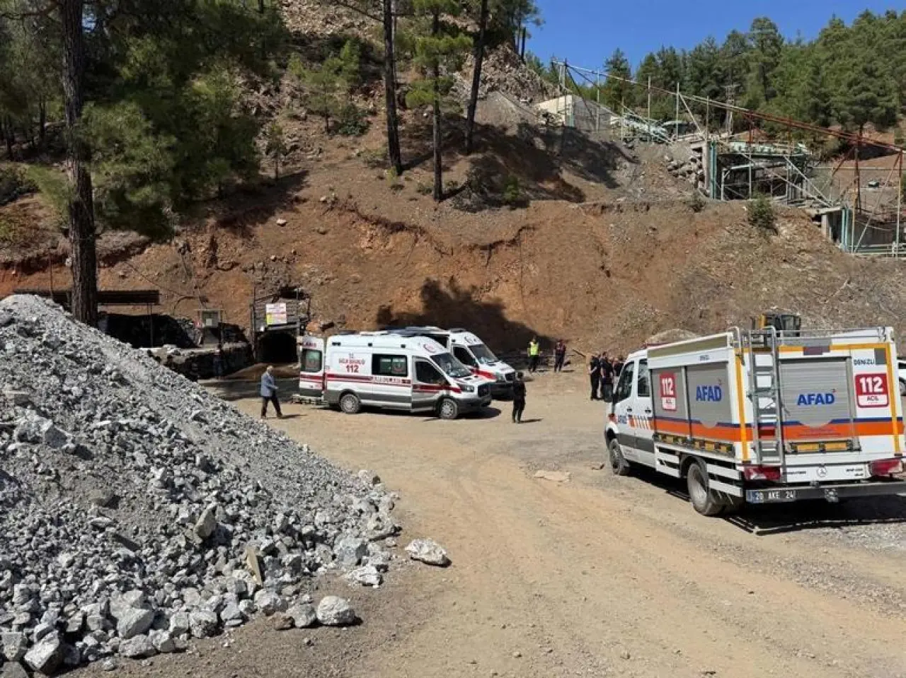 Krom madeninde mahsur kalan 2 işçiyi kurtarma çalışmaları sürüyor