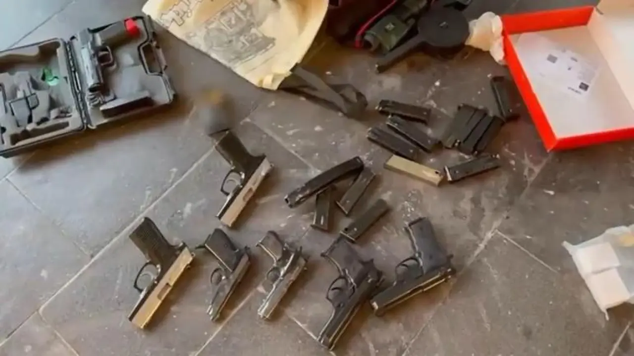 El bombası ve silahlarla yakalanan 2 şüpheli tutuklandı