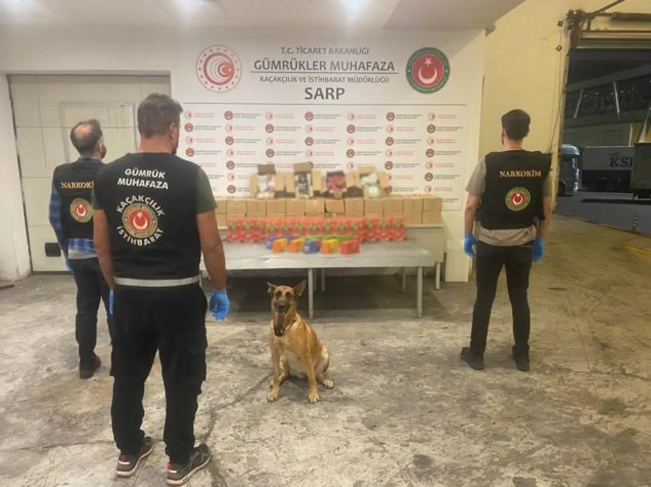 Ticaret Bakanlığı: 310 kilo esrar ile 291 kilo kokain ele geçirildi