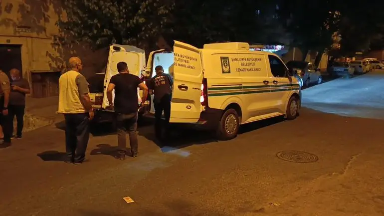 Yalnız yaşadığı evinde silahla vurulmuş halde ölü bulundu