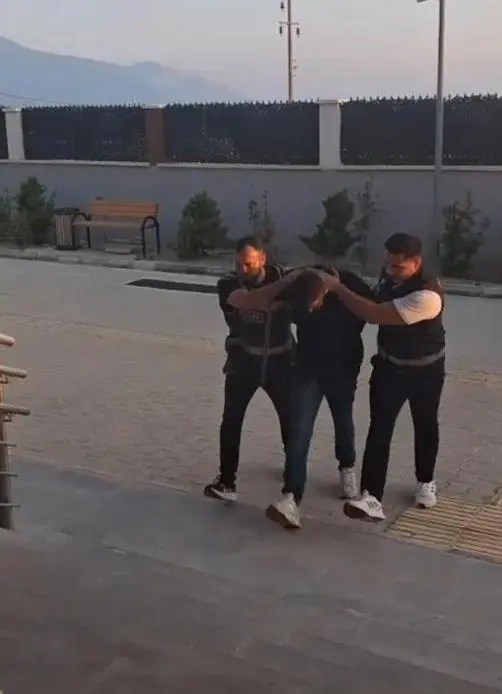 Evden altın çalan şüpheli yakalanıp, tutuklandı