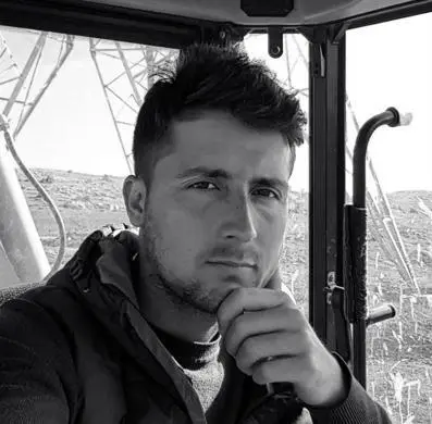 Manisa’da iki kamyonun çarpıştığı kazada sürücüler öldü, 1 yaralı