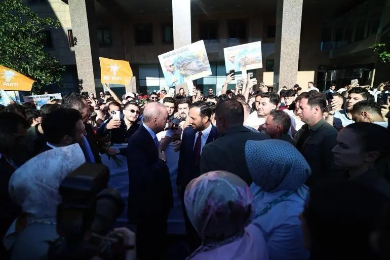 Cumhurbaşkanı Erdoğana AK Partili gençlerden Babalar Günü sürprizi