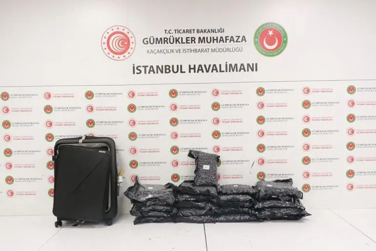 İstanbul Havalimanında 20 milyon lira değerinde 22 kilogram uyuşturucuyla yakalandı